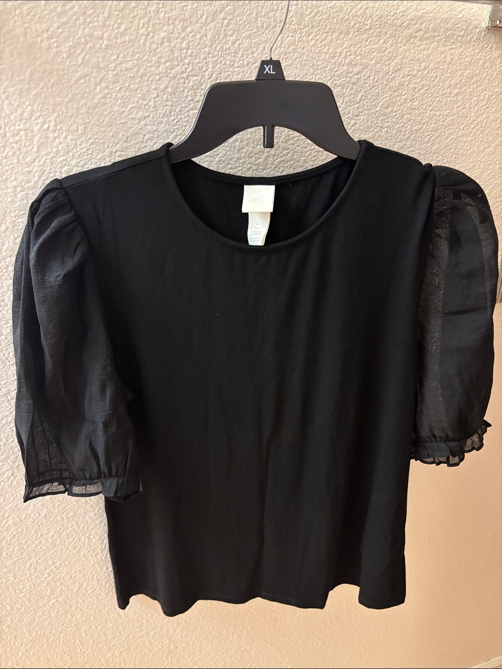 H&M | Black Puff Sleeve Blouse 💋
